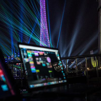 Spectacle live lumière vidéo interactive USINE Hollyhock 6 performance scène formation intermittents spectacle