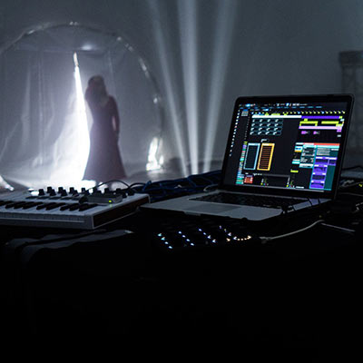 Workspace création installation multimédia interactive USINE Hollyhock 6 formation Studio Lakanal Montpellier